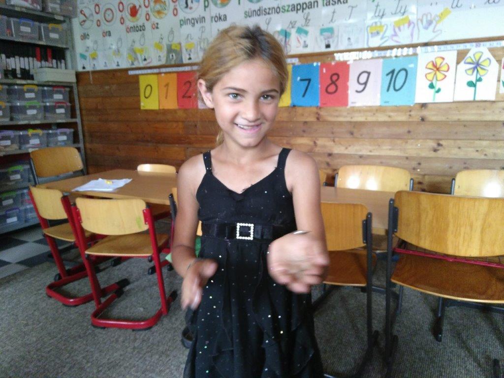 2019 08 14 Ovoda Spiel Geschicklichkeit Körperbewegung (8)