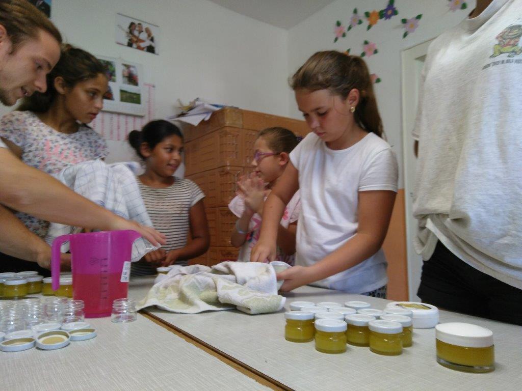 2019 08 13 Herstellen von Salben und Ölen Greta Marcu BuKi Kindersommer (4)