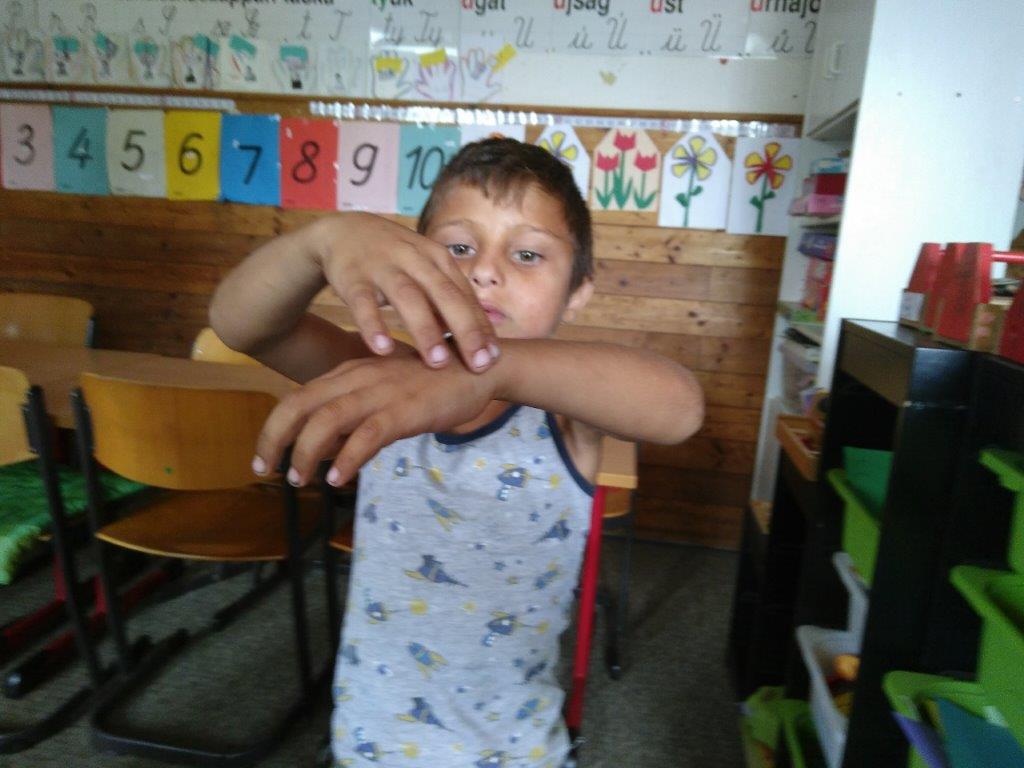 2019 08 14 Ovoda Spiel Geschicklichkeit Körperbewegung (2)