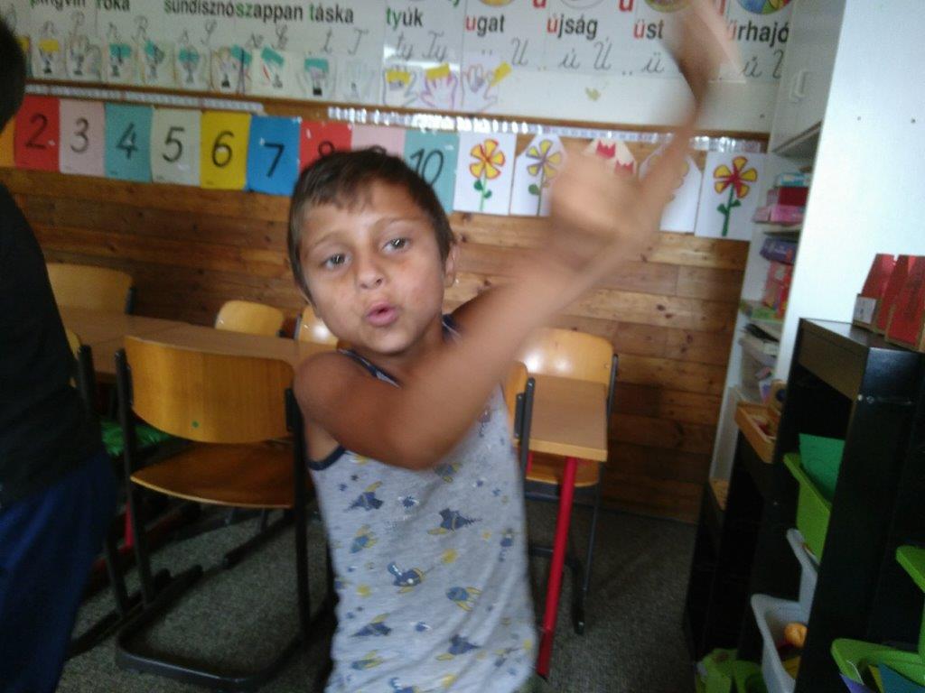 2019 08 14 Ovoda Spiel Geschicklichkeit Körperbewegung (3)