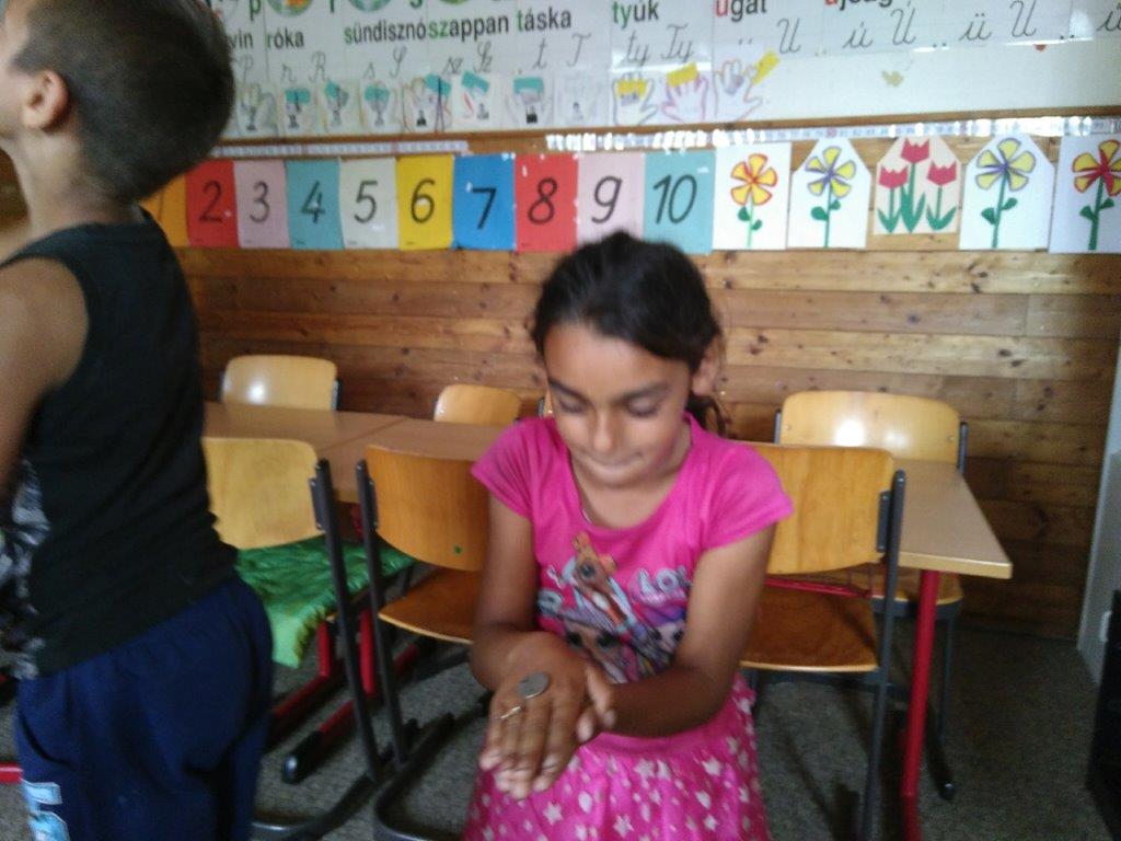 2019 08 14 Ovoda Spiel Geschicklichkeit Körperbewegung (4)