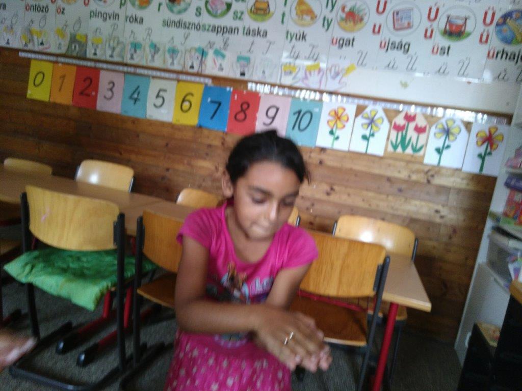 2019 08 14 Ovoda Spiel Geschicklichkeit Körperbewegung (5)