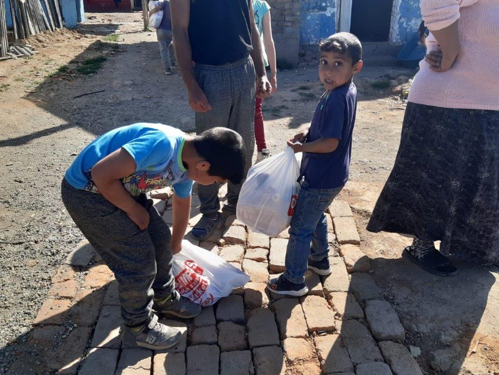 2020 04 15 BuKi Lebensmittelverteilung (4)