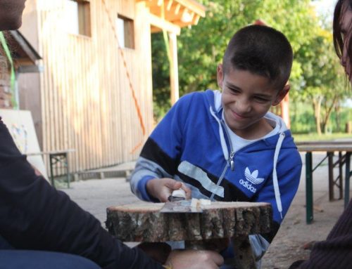 Bohren, Schleifen, Sägen – wir bauen unseren eigenen Hocker