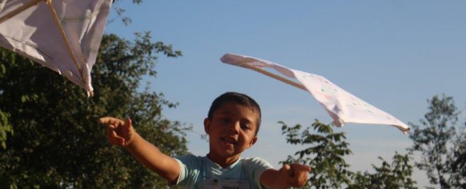 Drachen basteln und fliegen lassen Sommer 2021