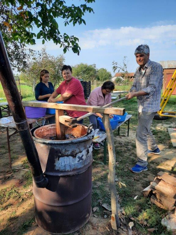 2021 09 15 Einkochen von Pflaumenmuß (1)