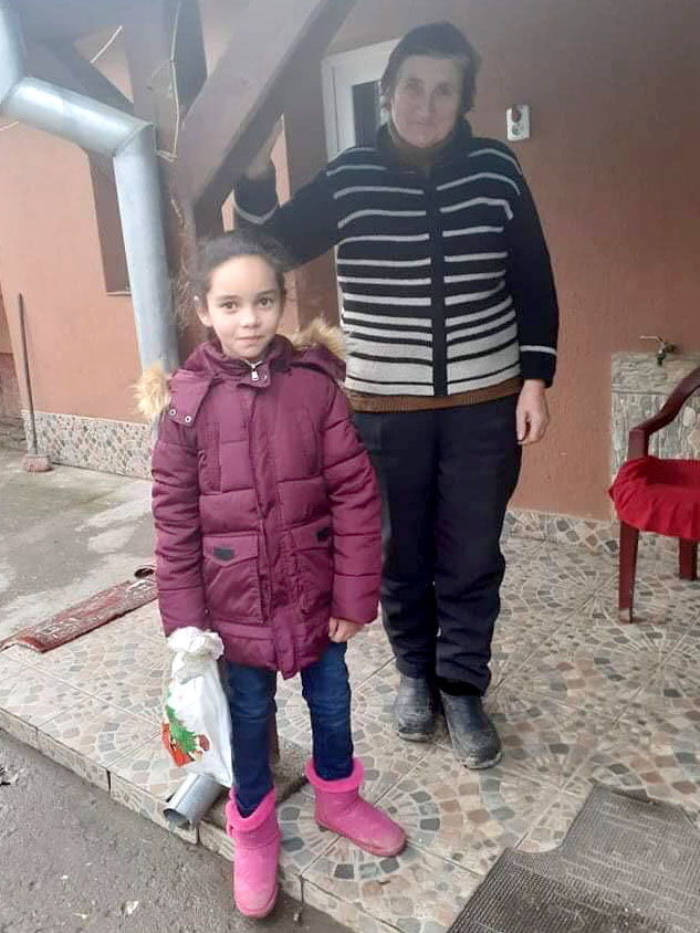 2021 12 18 BuKi-Kinder besuchen ältere Menschen in Cidreag 2