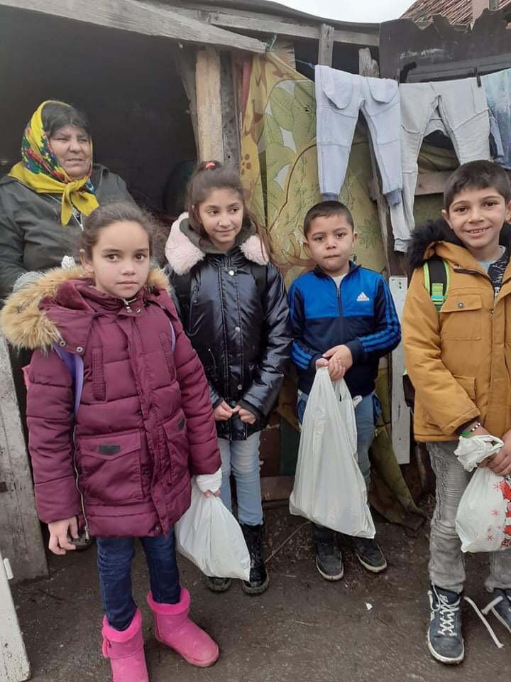 2021 12 18 BuKi-Kinder besuchen ältere Menschen in Cidreag 4