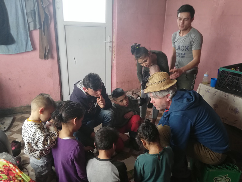 2022-02-06-Kinder-in-Adrian-Schokoladeessen-(13)