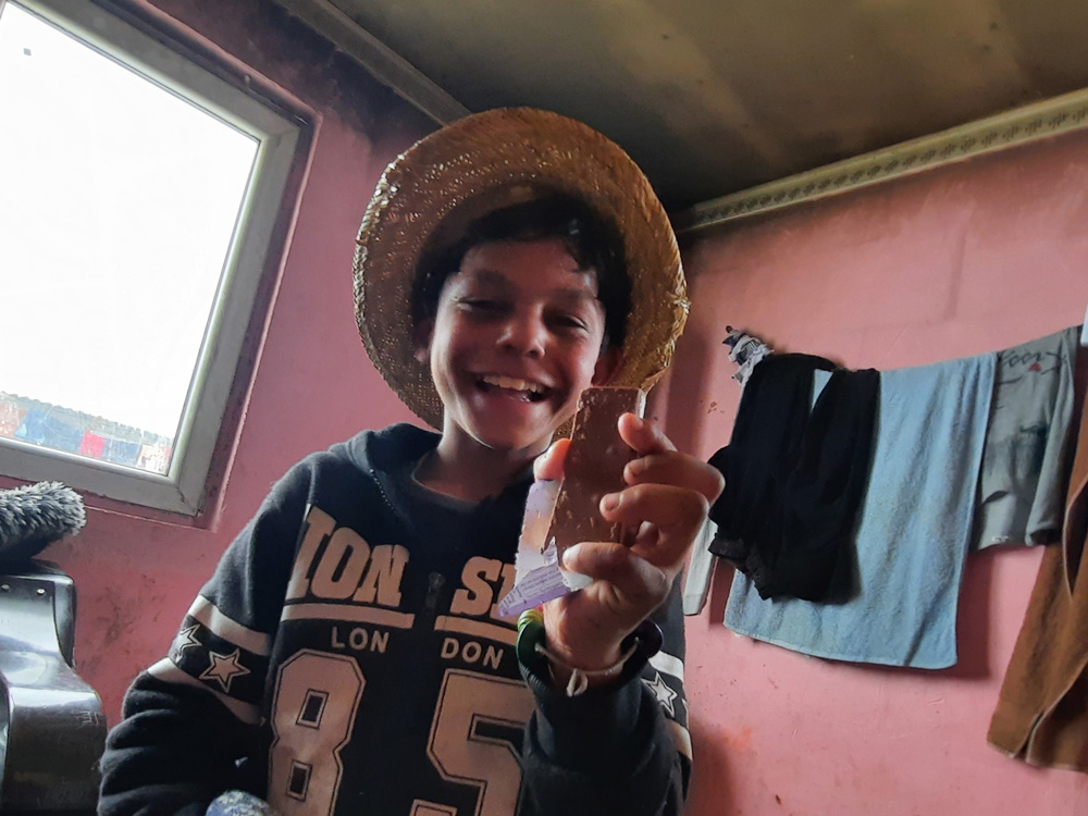 2022-02-06-Kinder-in-Adrian-Schokoladeessen-(7)