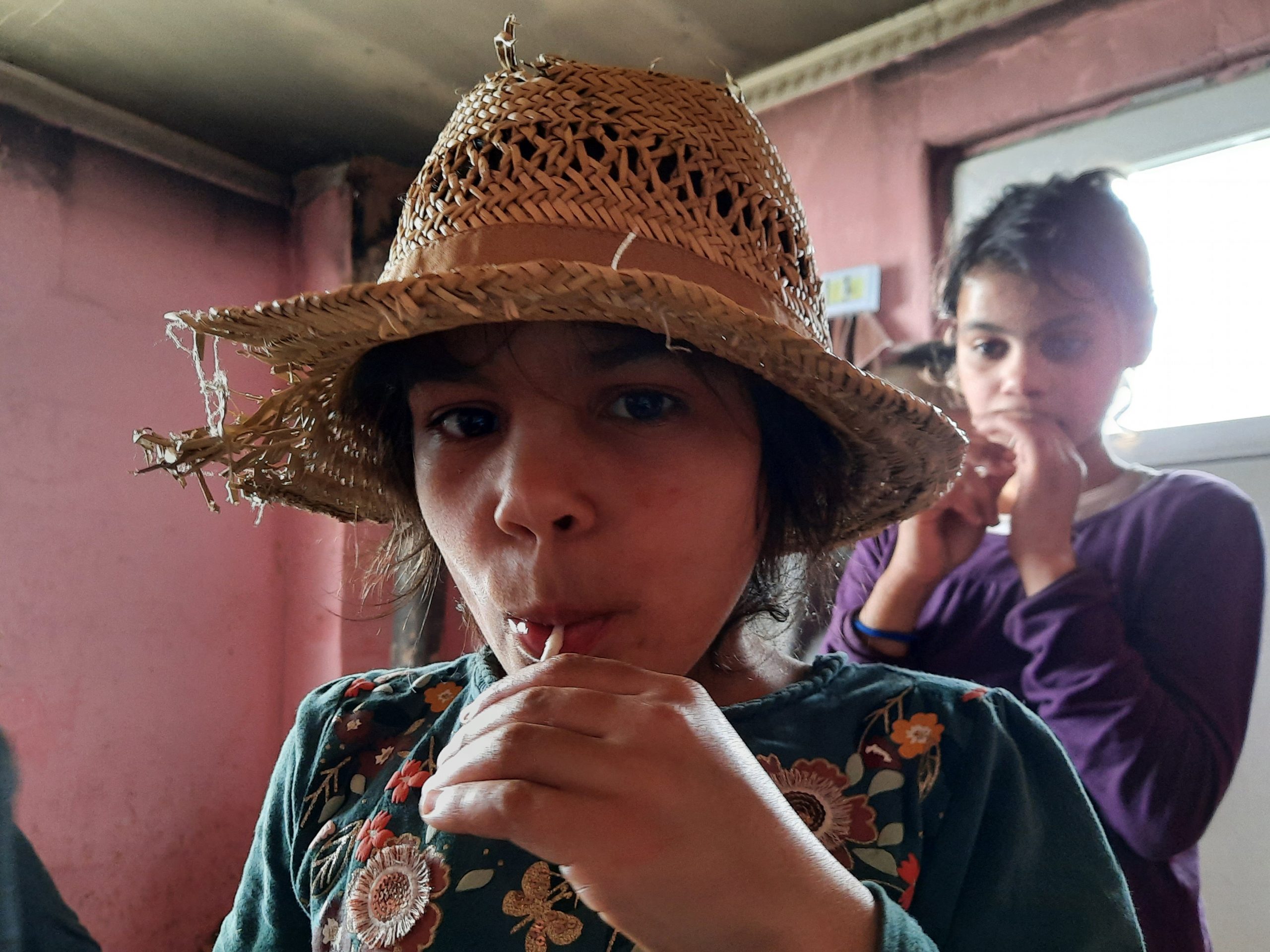 2022-02-06-Kinder-in-Adrian-Schokoladeessen-(8)