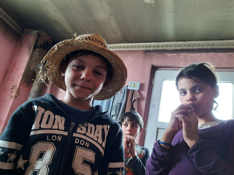 2022-02-06-Kinder-in-Adrian-Schokoladeessen-(9)