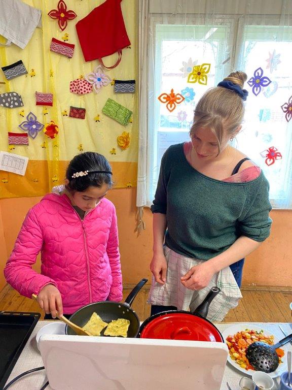 2022 04 30 BuKi Gastronomieprojekt Küchenteam (3)