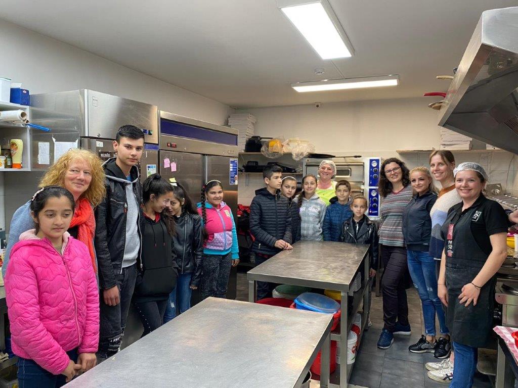 2022 04 30 BuKi Gastronomieprojekt Küchenteam (6)