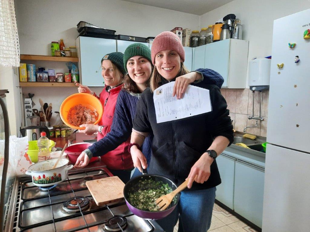 2022 04 30 BuKi Gastronomieprojekt Team Maria Sarah Lisa (1)