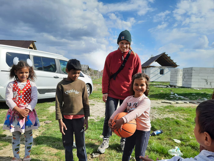 Maria-mit-Kindern-in-Adrian