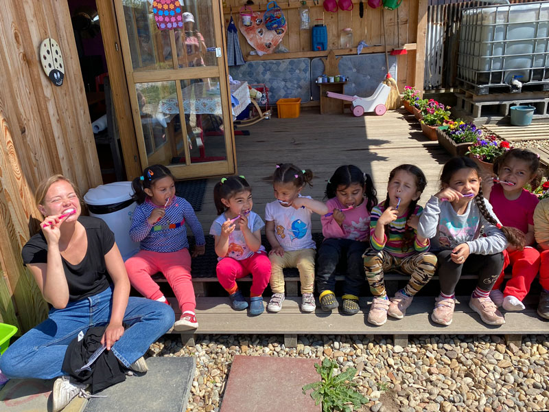 2022-06-Charline-Bericht-Zähneputzen